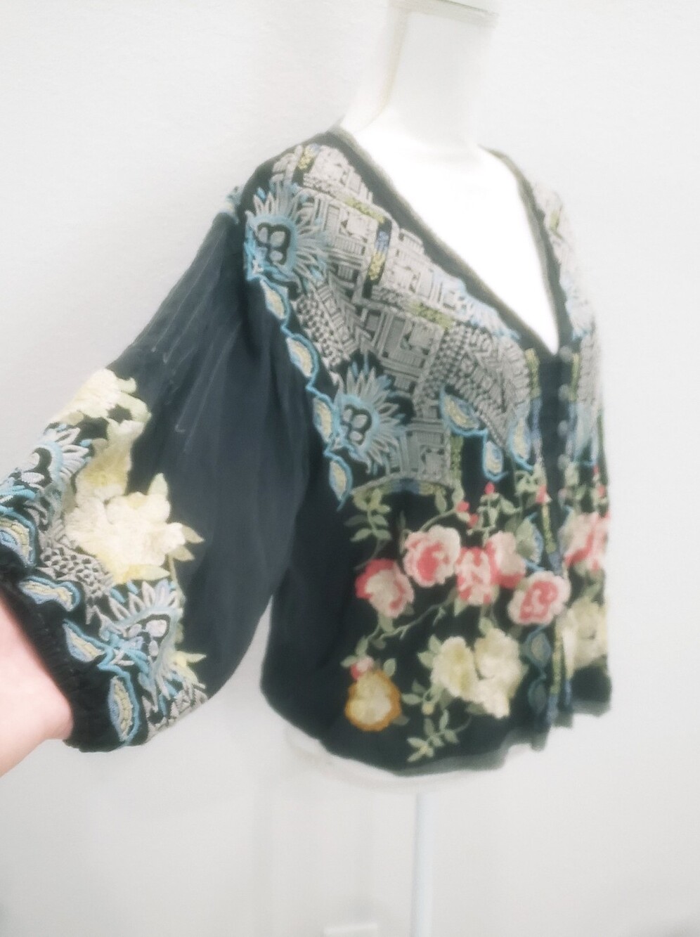 Johnny Was Gray Floral Embroidered Boho Blouse Size Medium - Picture 3 of 7